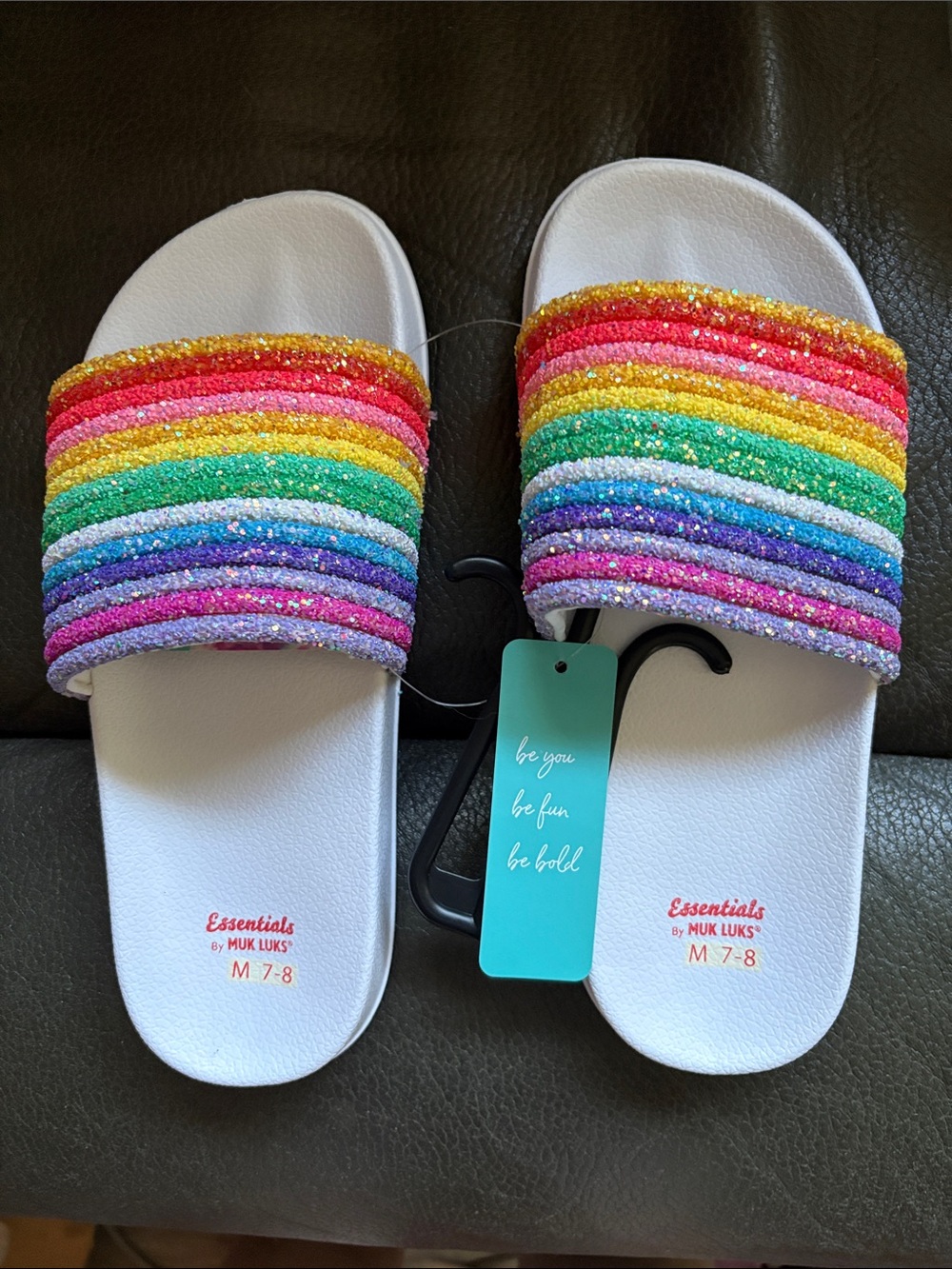 Muk luks light weight non skid rainbow flip flops